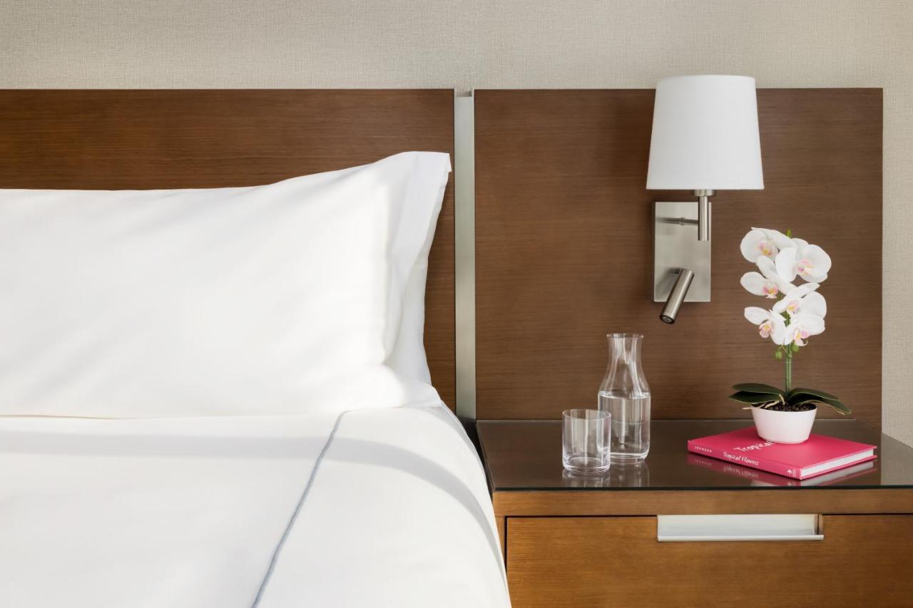 Deluxe King Room Balcony Accessible
