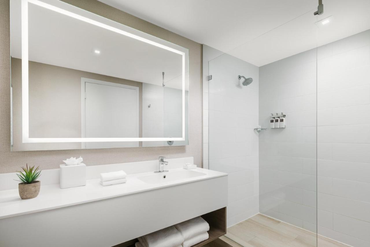 Double Queen Room Water View