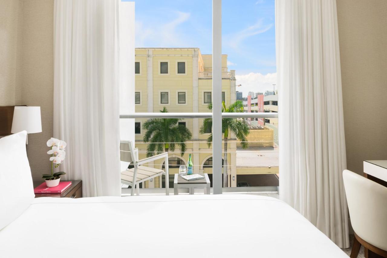 Deluxe King Room Balcony Accessible