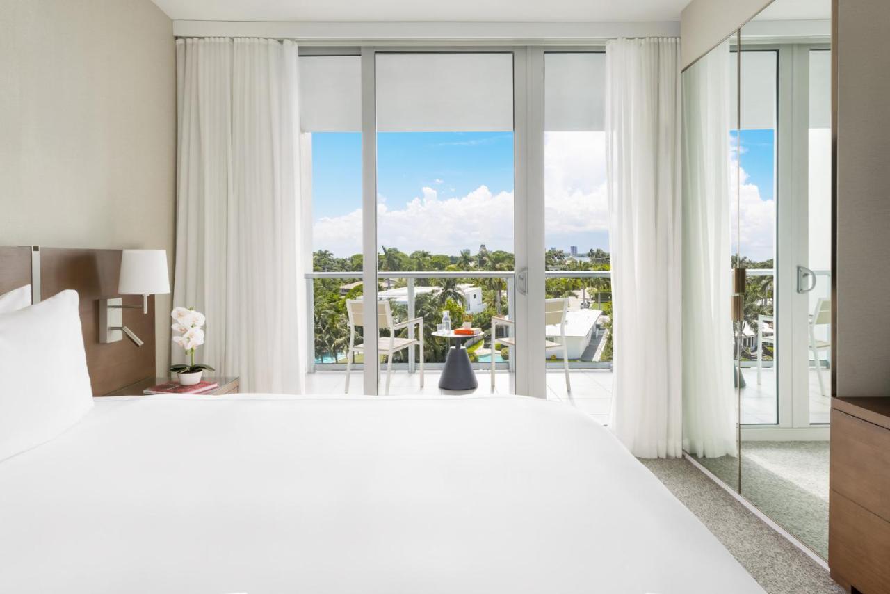 Deluxe King Room Balcony Accessible