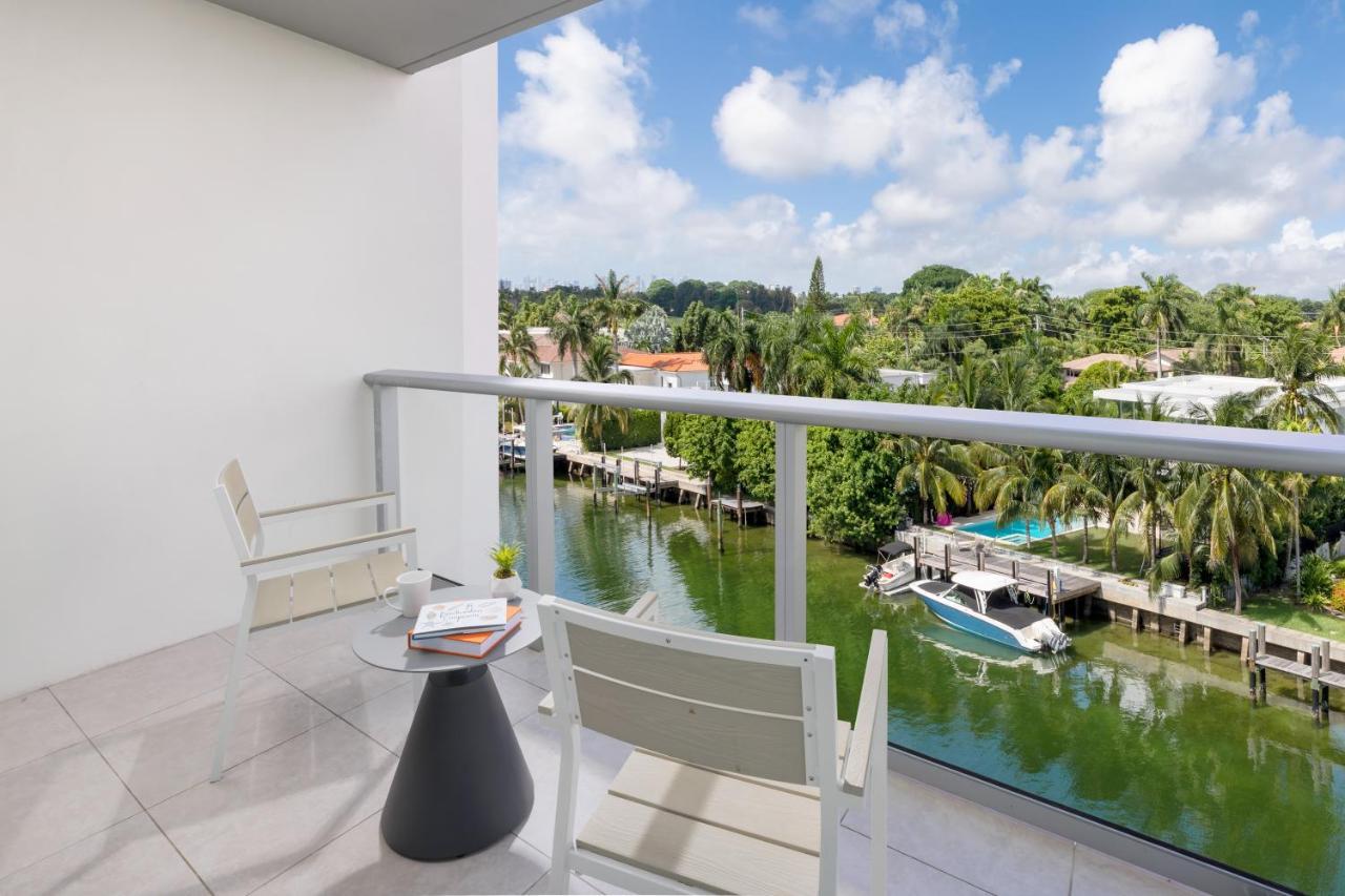 Deluxe King Room Balcony