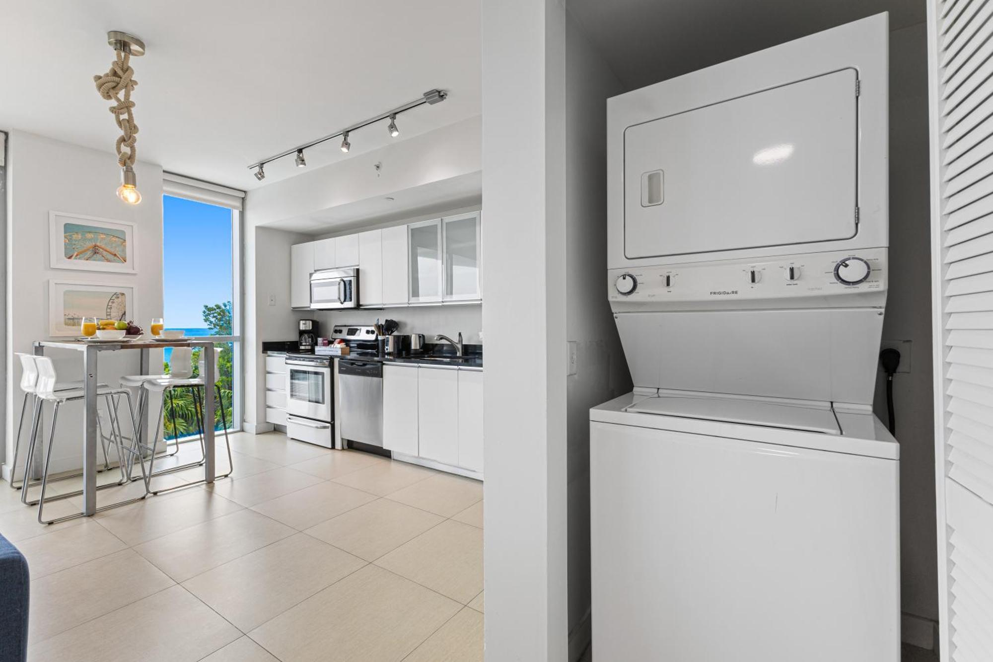 Superior One-Bedroom Corner Apartment with Balcony - Oceanfront View