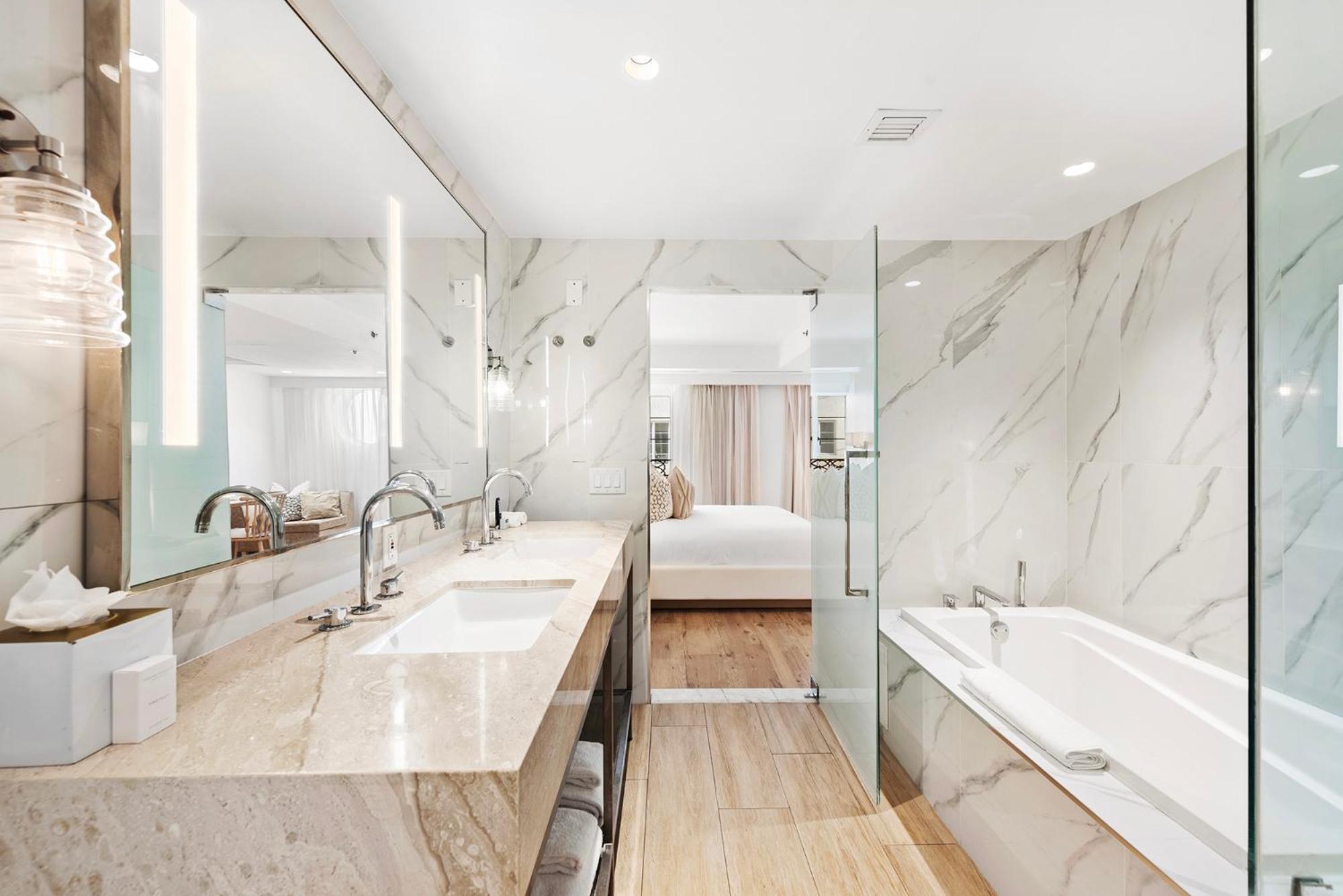 Deluxe Superior with Bathtub,1617458138:JPEG