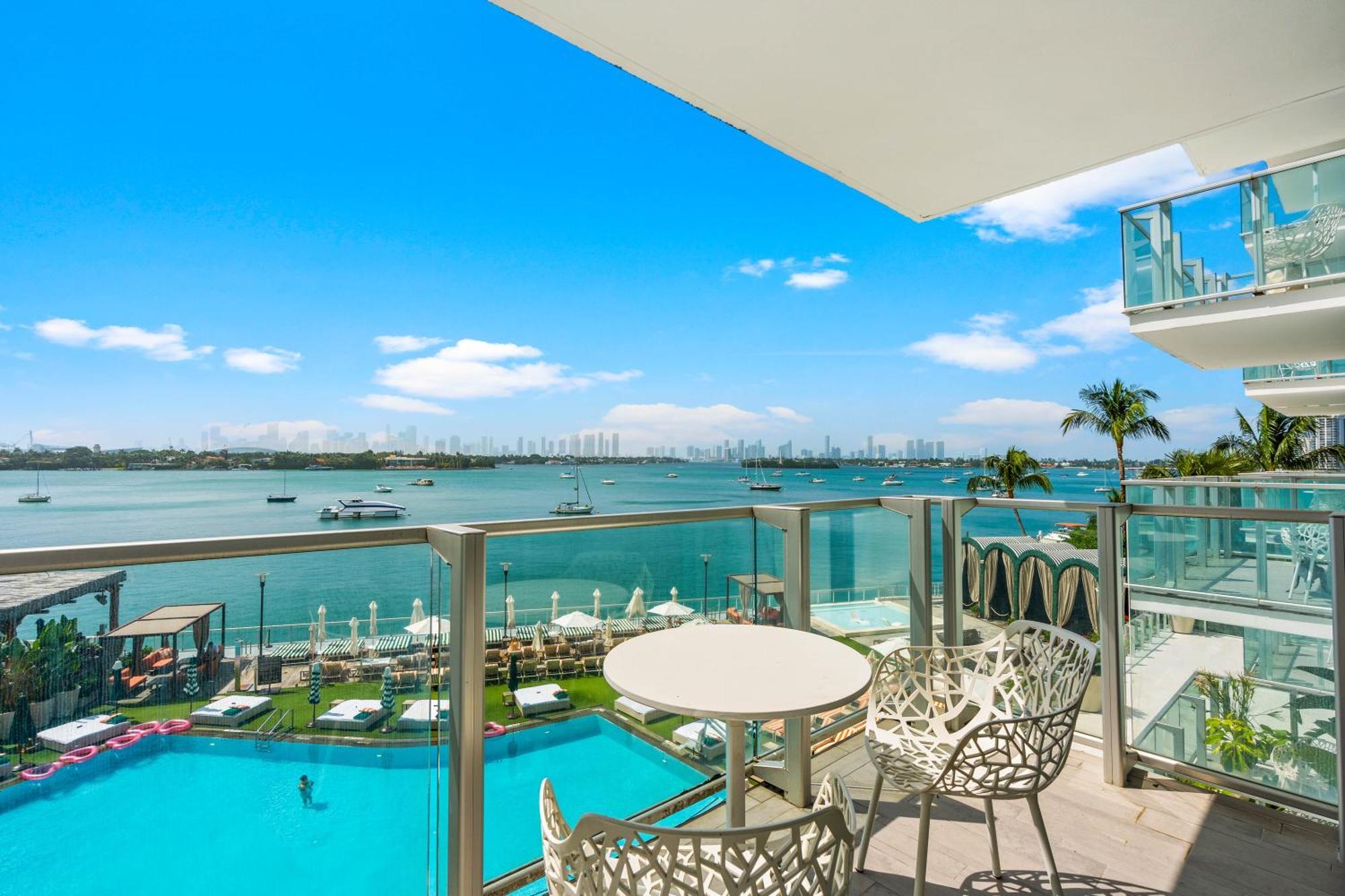 Apartment mit Balkon