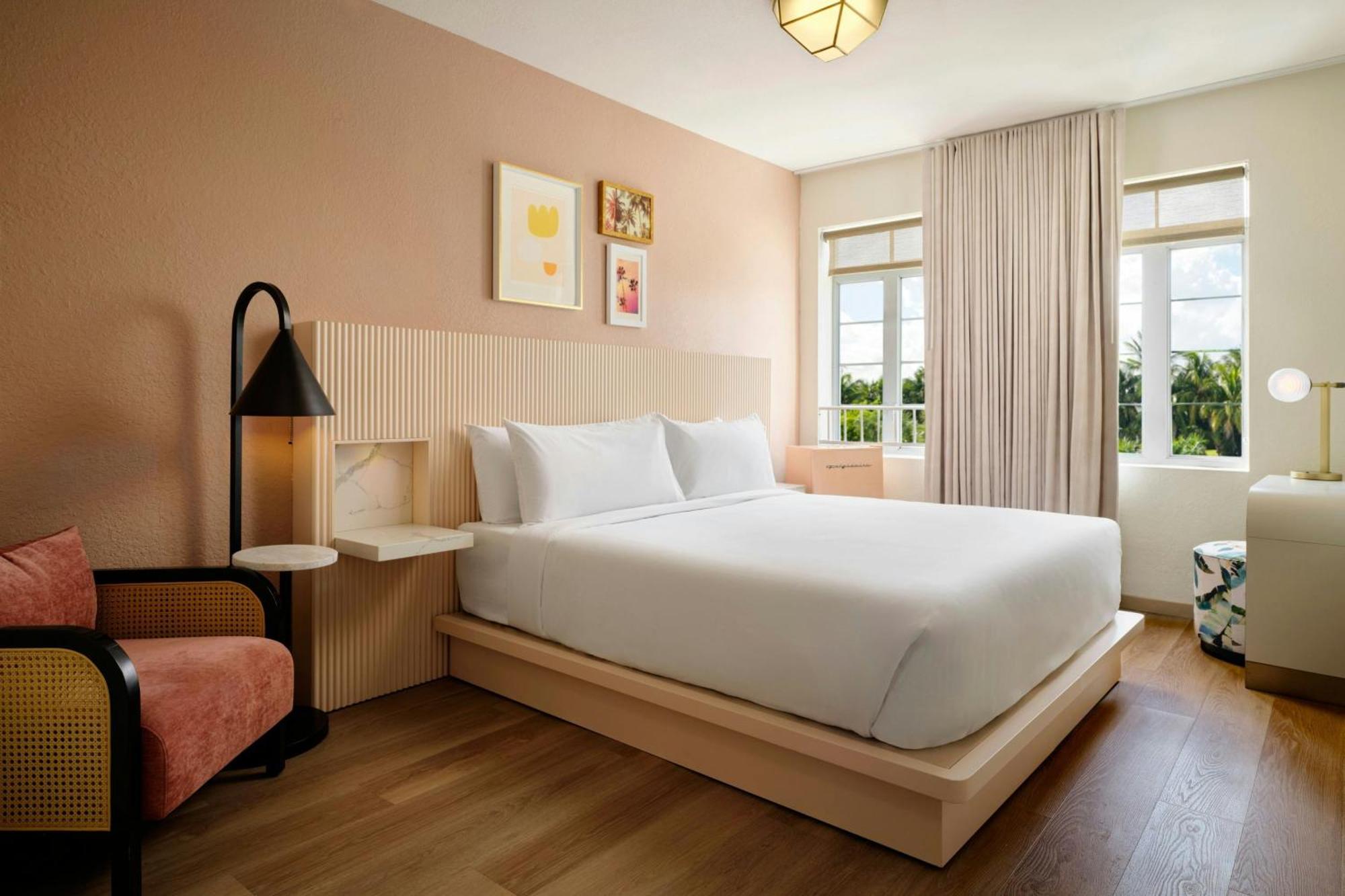 Waterview King Room with Pool View