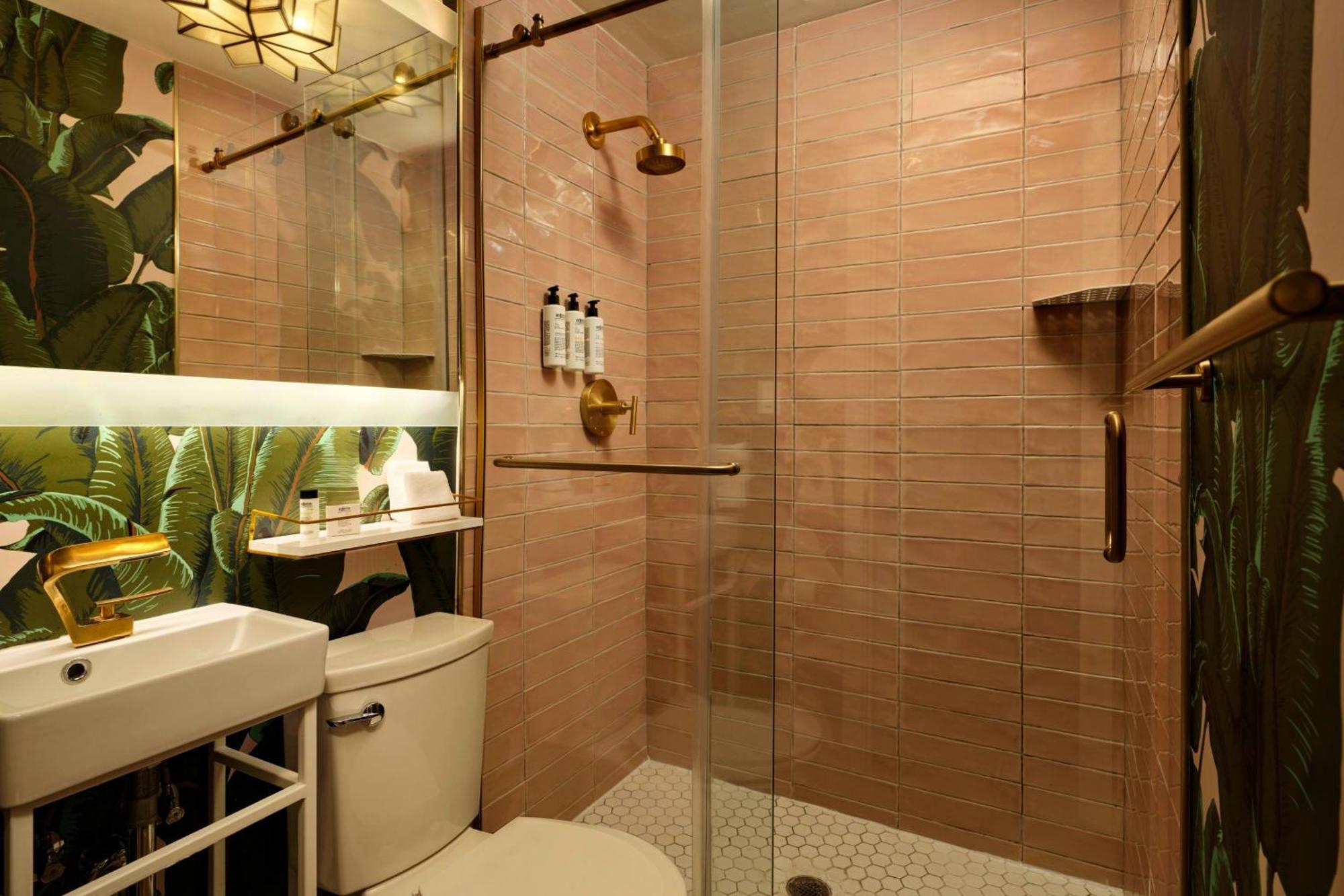 Queen Room Tub Mobility Hearing Accessible