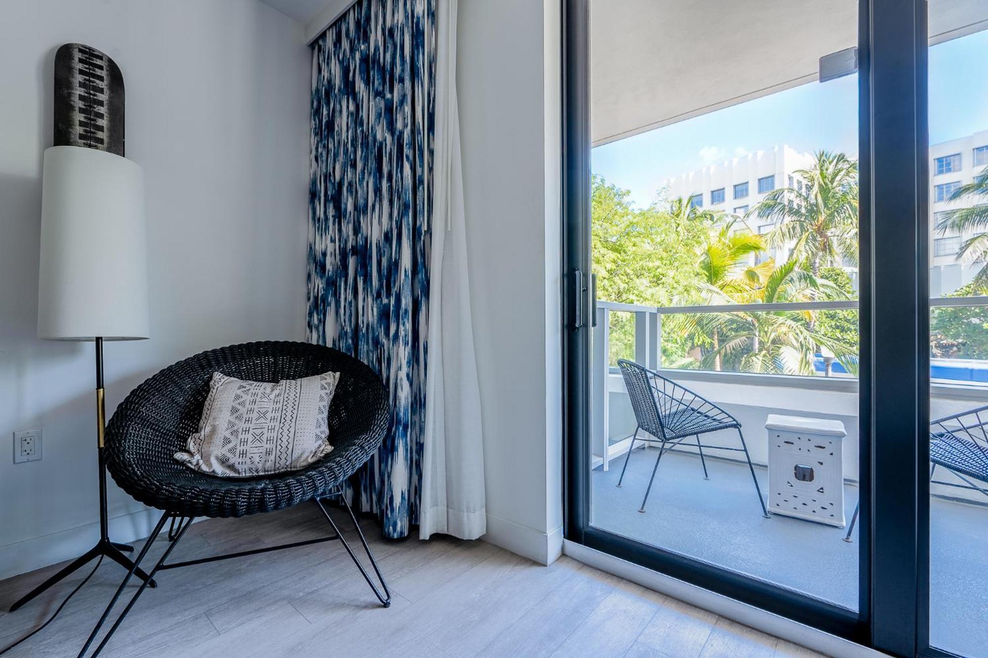Deluxe Room with balcony - King Bed