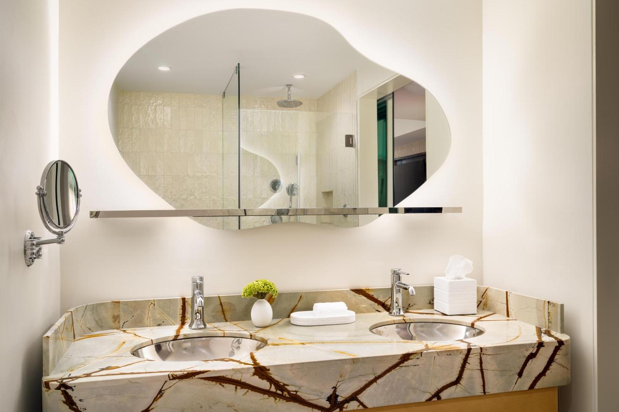 King Room with Accessible Tub - Disability Access,1758579923:JPEG
