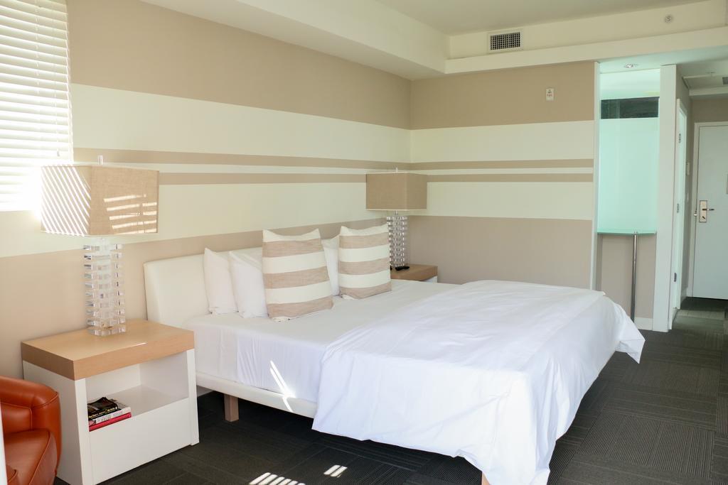 Deluxe Zimmer mit Kingsize-Bett und Stadtblick