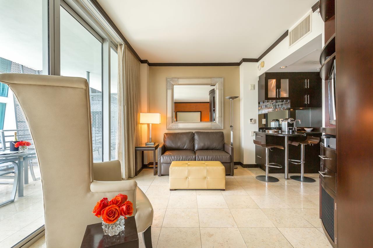 Suite met Balkon en Uitzicht op het Zwembad