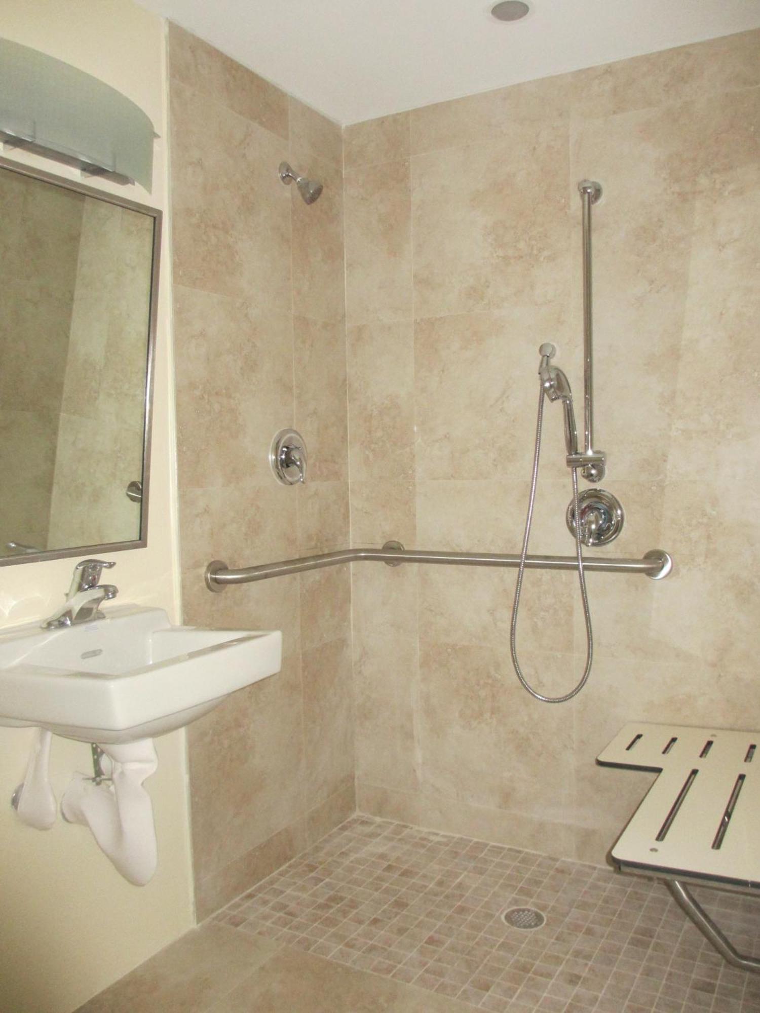 Studio mit Queensize-Bett - Barrierefrei, mit rollstuhlgerechter Dusche