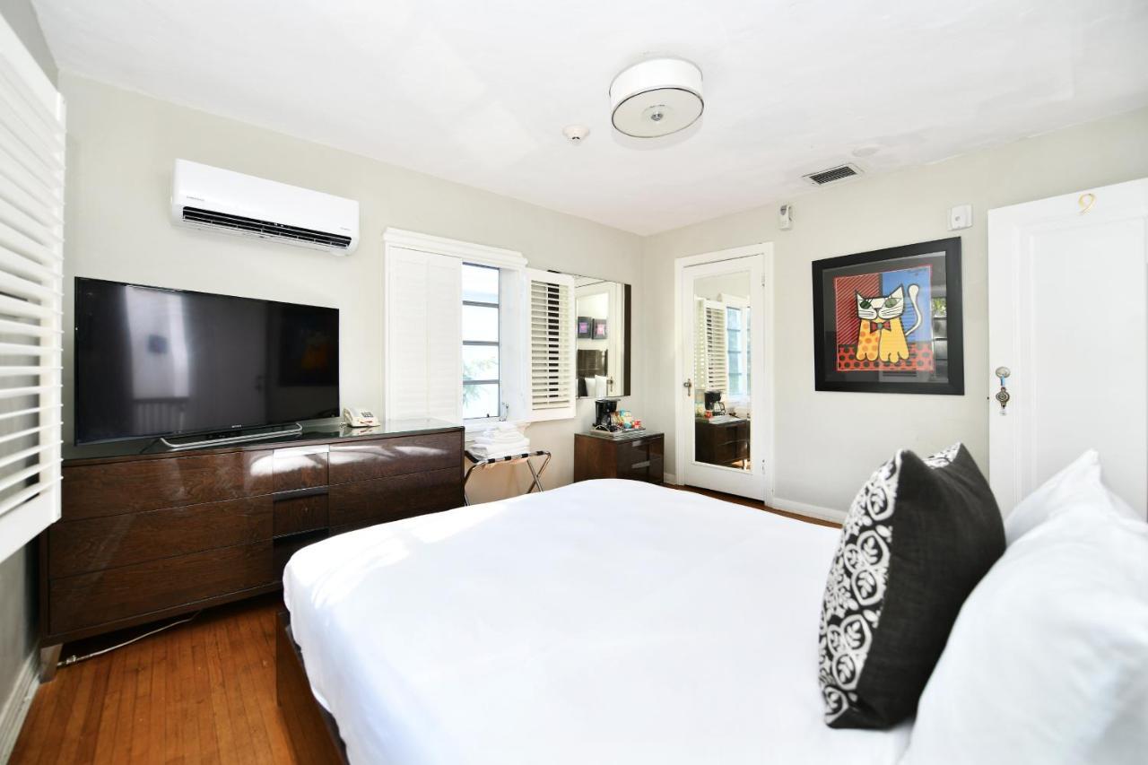 Kamer met Queensize Bed en Gedeelde Badkamer