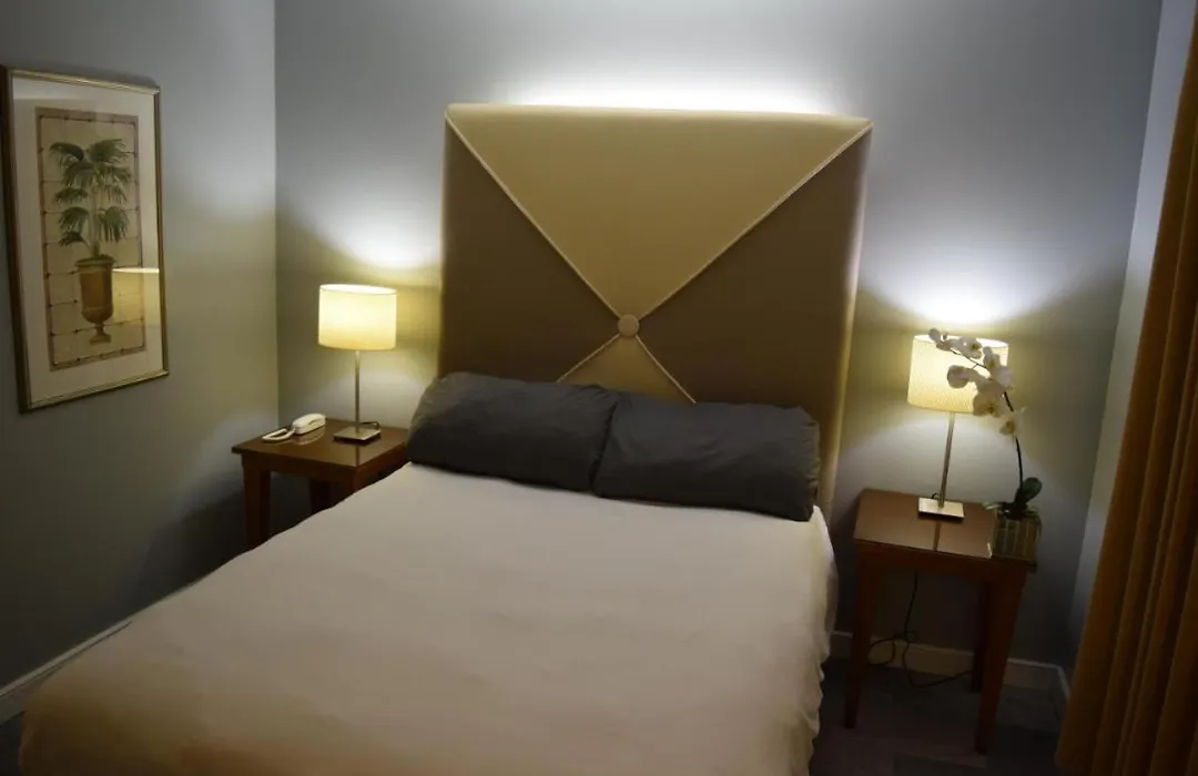 Sobeny Collins Queen & King Rooms-1