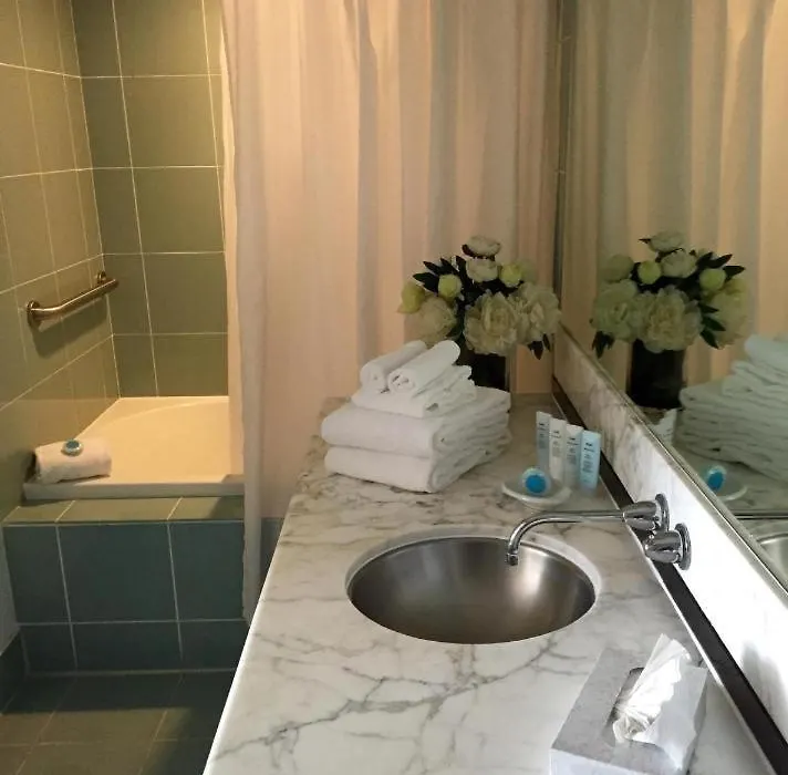 Sobeny Collins Queen & King Rooms-1