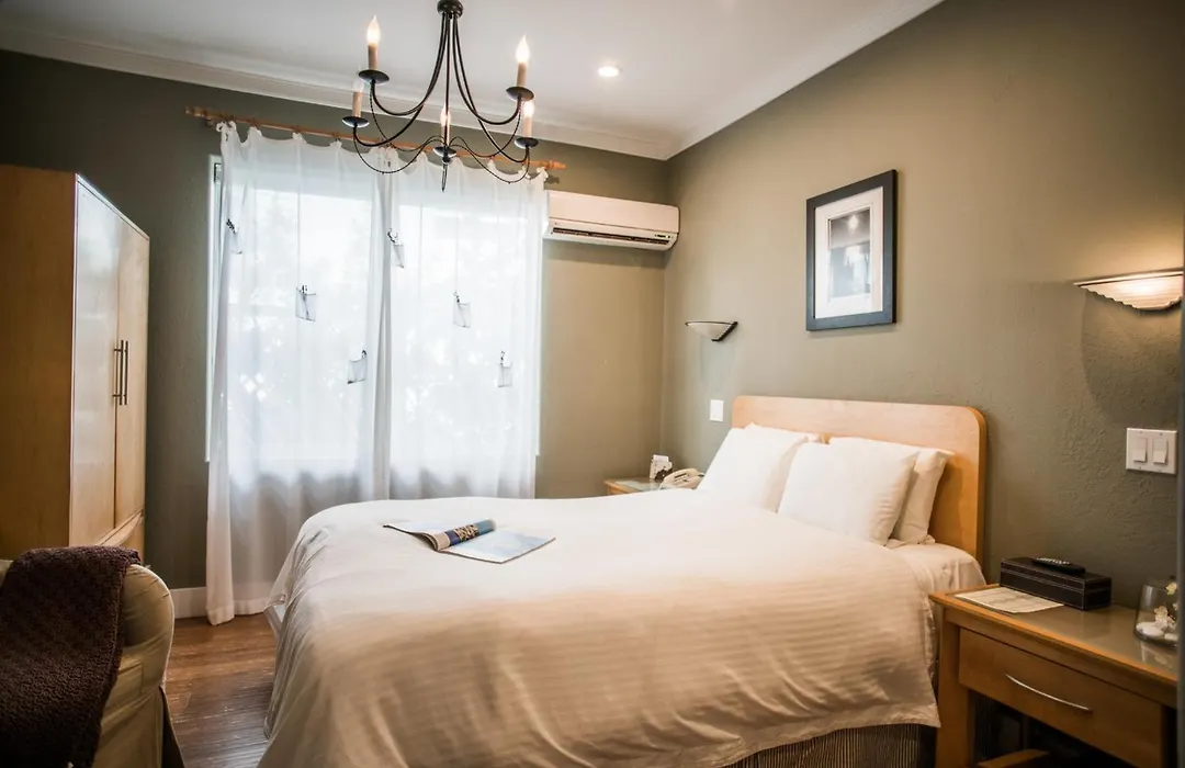 Cadet Hotel-1