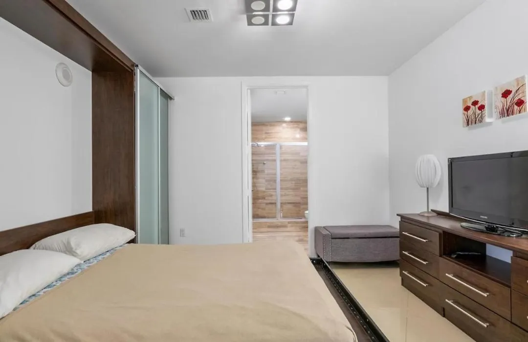 Trump Tower 2 Bed Den Sunny Isles 23Rd Floor-1