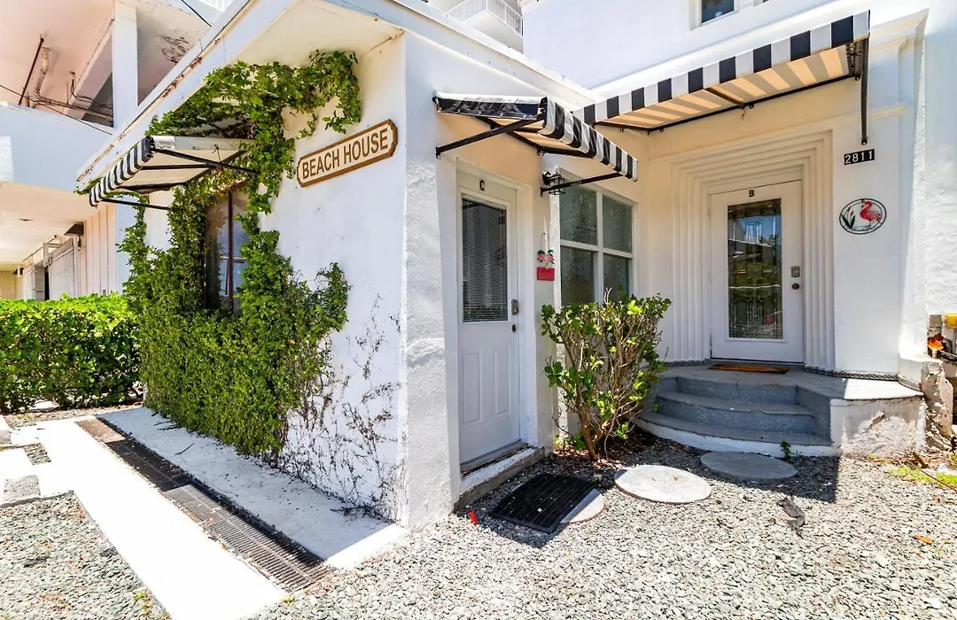 Vintage Townhouse With Private Jaccuzzi And Yard-1