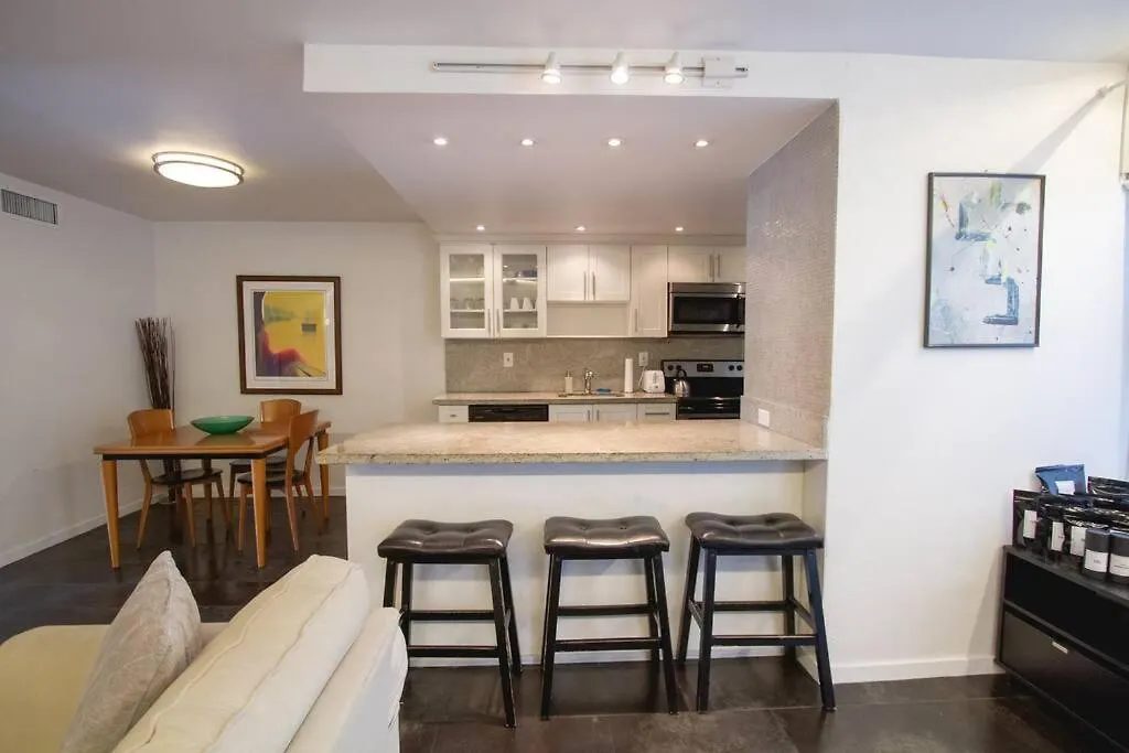 Queen 1Bd+Balcony 5 Min From Ocean Dr Free Parking-1