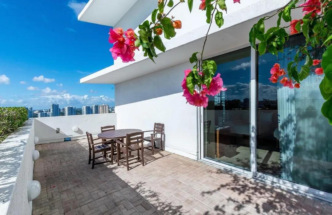 Trump International Beach Resort 2 Bedroom Apartment 1600 Sf Ocean And Bay View With Terrace-1