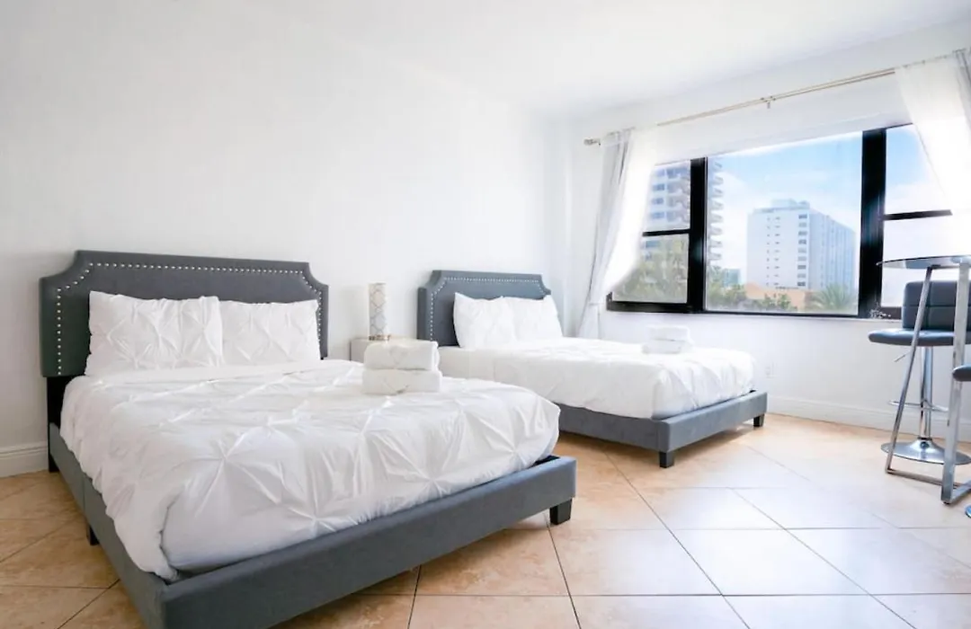Beach Front Studio In Miami With Stunning Views-1
