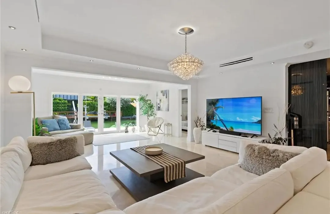 Gorgeous Waterfront Villa In Miami Beach-1