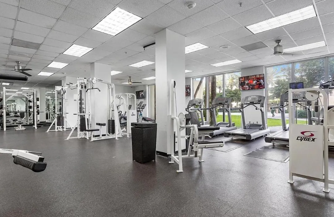 Family Getaway In Sunny Isles - 2Nd Floor-1