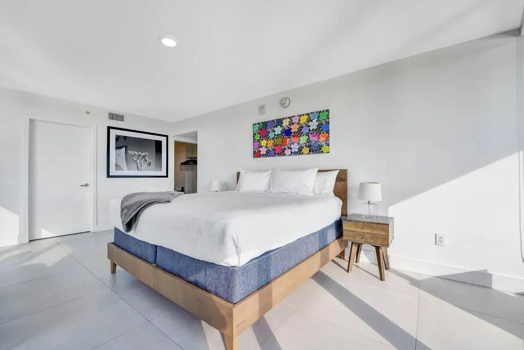 Stunning 2Br/2Ba In Bay Harbour With Rooftop Pool-1