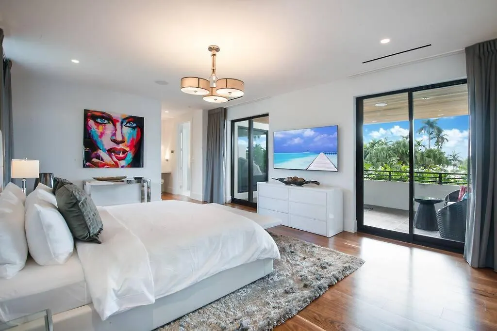 New Modern Villa W Pool Pool Table Gated Area-1