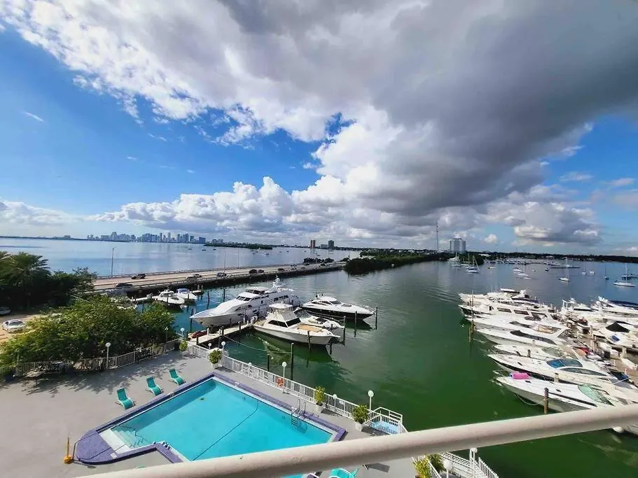 Apartment With Amazing Bay View And Miami Skyline-1