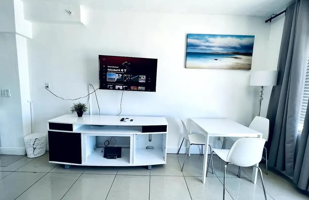 New Amazing Balcony Views Ocean Front Studio 403 ** Apartment-1