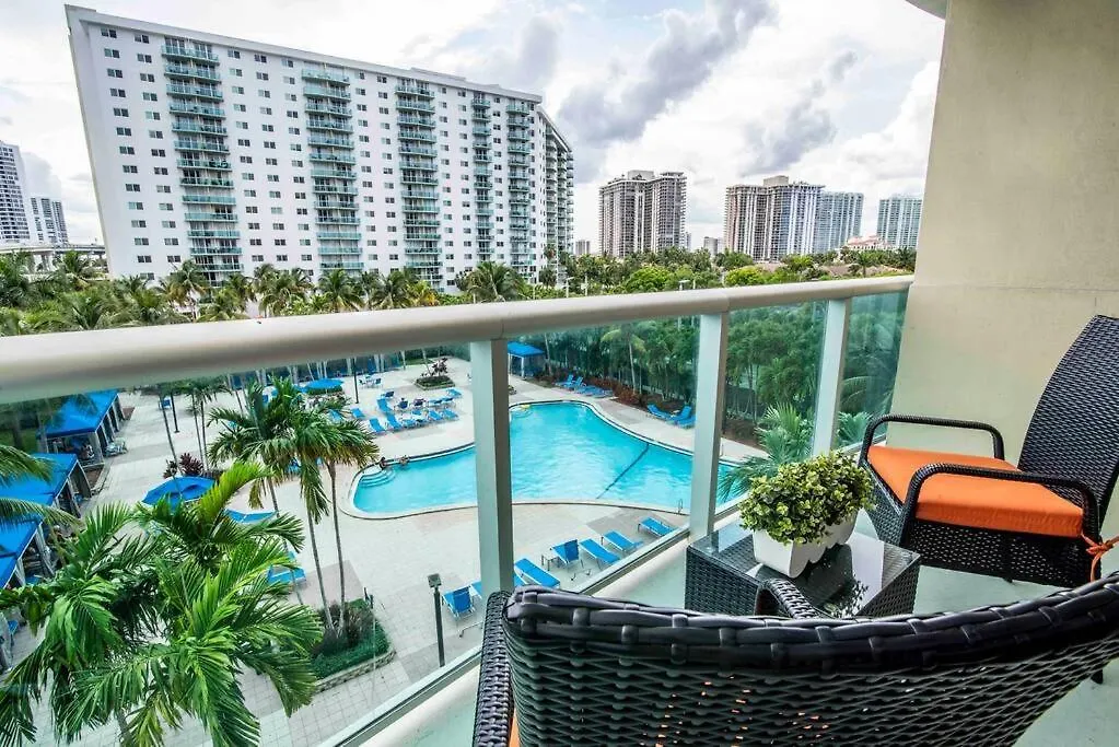 Upscale And Comfortable Apt On The Beach-1