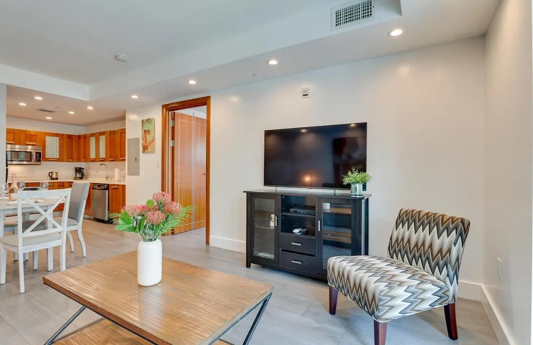 Miami Beach Vacation Rental W/ Rooftop Pool Access-1