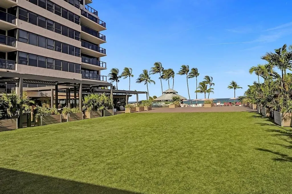 7Th Floor Hotel W Beach Service-1