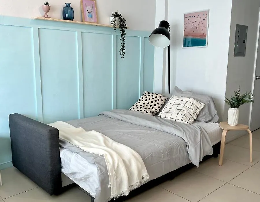 Cute Studio In Mid-Beach-1