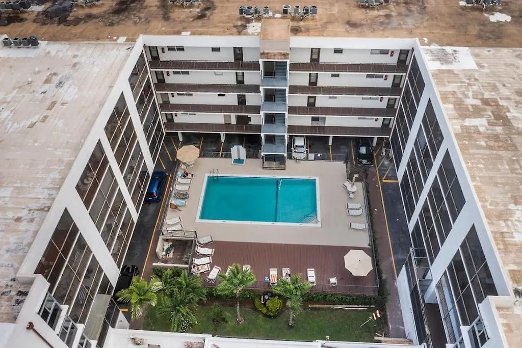 Spacious 1 Bed, 5Min Walk To The Beach!-1