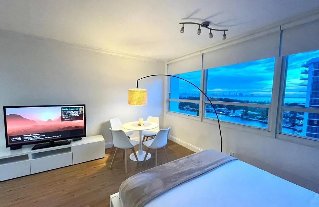 Cozy Studio Bay View! Parking Included By Creative Inn Hotels-1