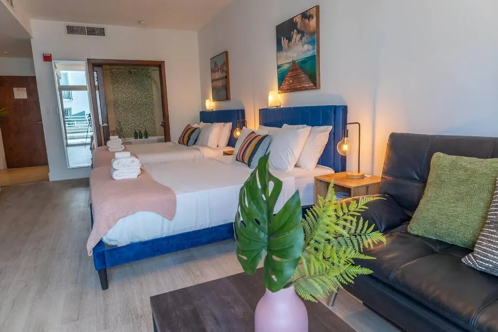 King Bed Rooftop Suite Ocean Dr C304-1