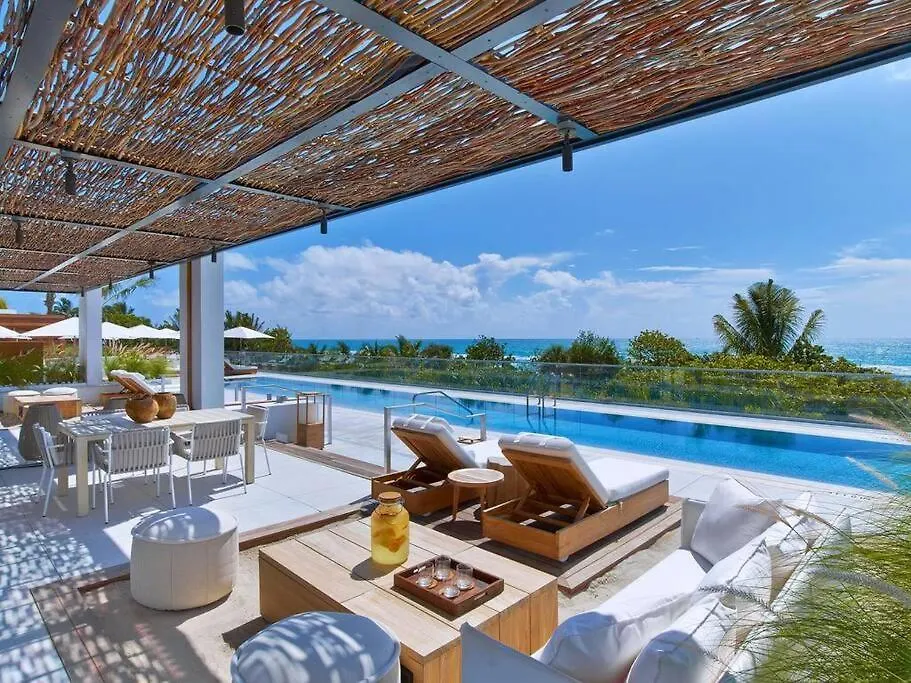 Awesome Studio W/Balcony In The Heart Of Sobe!-1