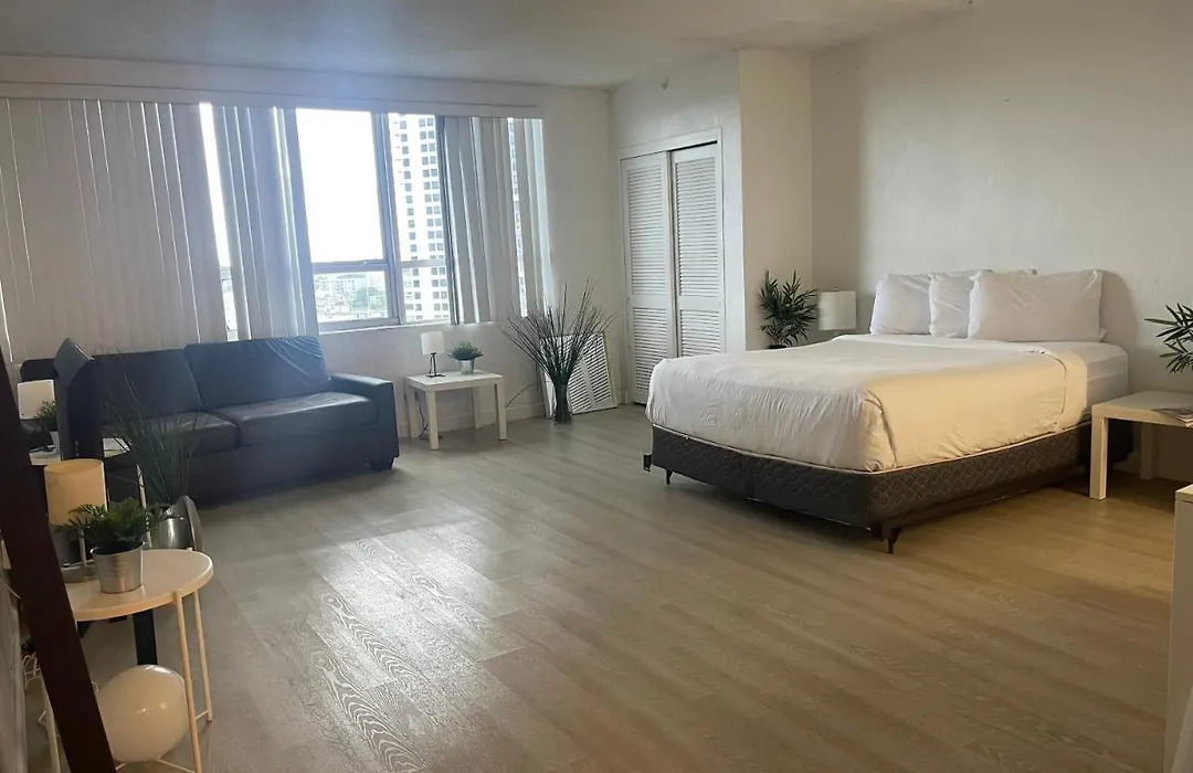 Fabulous Studio In Miami Beach-1
