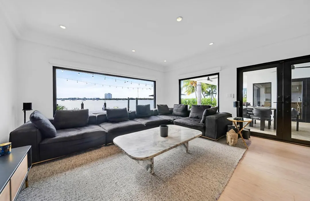 Stunning Waterfront Home In The Center Of Miami-1