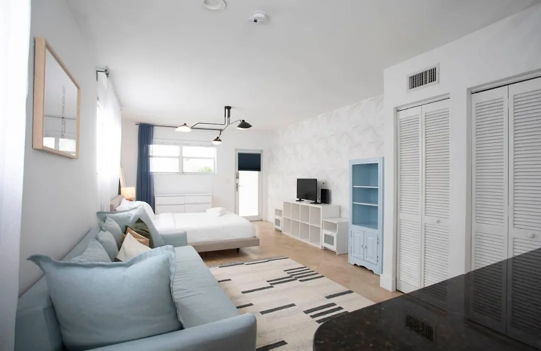 Spacious Apt For 4 Guests On Collins & 7Th-1