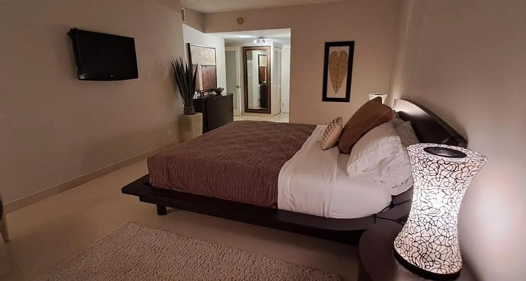 The Roney Palace Condo #1006 - Minimum Rental Period Of 30 Days-1