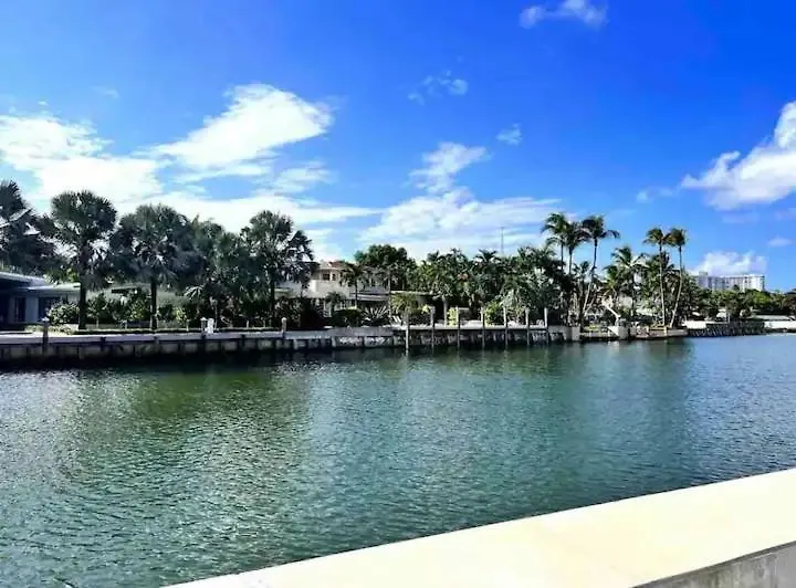Miami Beach Studio Steps From The Beach-1