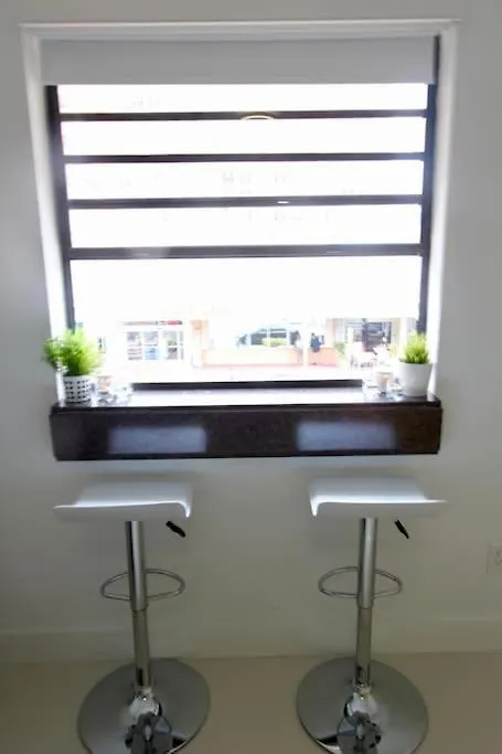 2 Stylish Sobe Condo 1/2 Block From The Beach!!!!-1