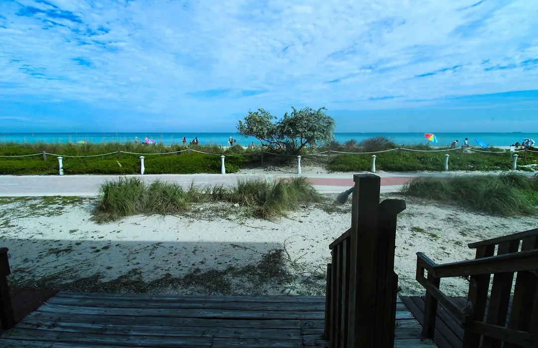 Castle Bth2 Stunning Oceanfront Townhouse, Private Beach Access, Private Pool Access, Tennis And Free Parking!-1