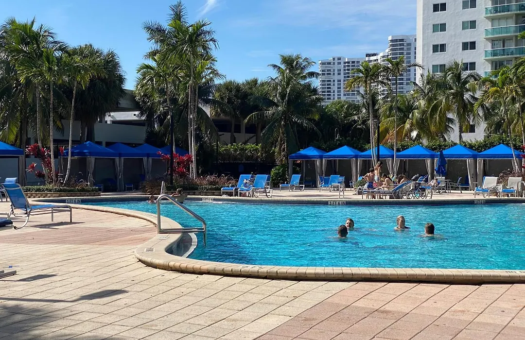 Sunny Isles, Beach Life! Parking Included-1