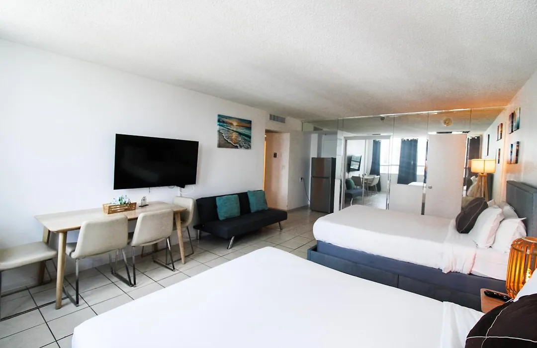 Castle 1205 Beachfront Studio With Free Parking, Beach Access, Pool, Tennis-1