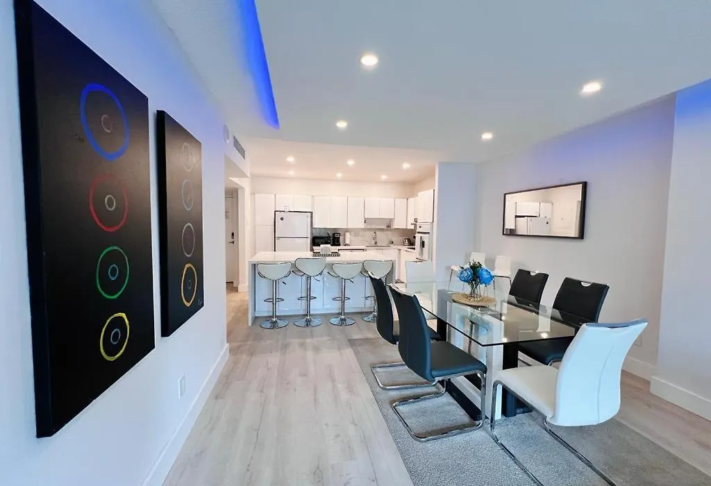 Steps To The Beach 1 Bedroom 1 Den 1 Bathroom Remodeled Apartment-1