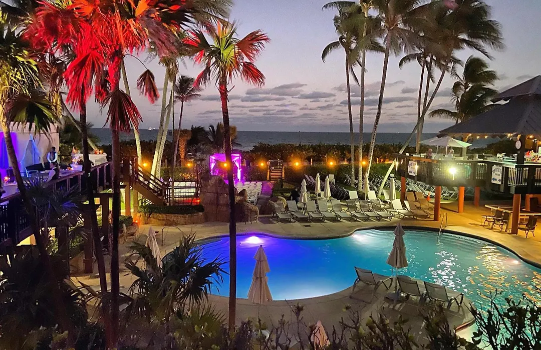 Oceanfront 2 Bed 2 Baths Full Kitchen-1
