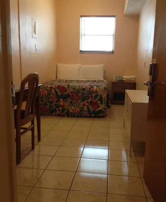 Collins Avenue Hostel-1
